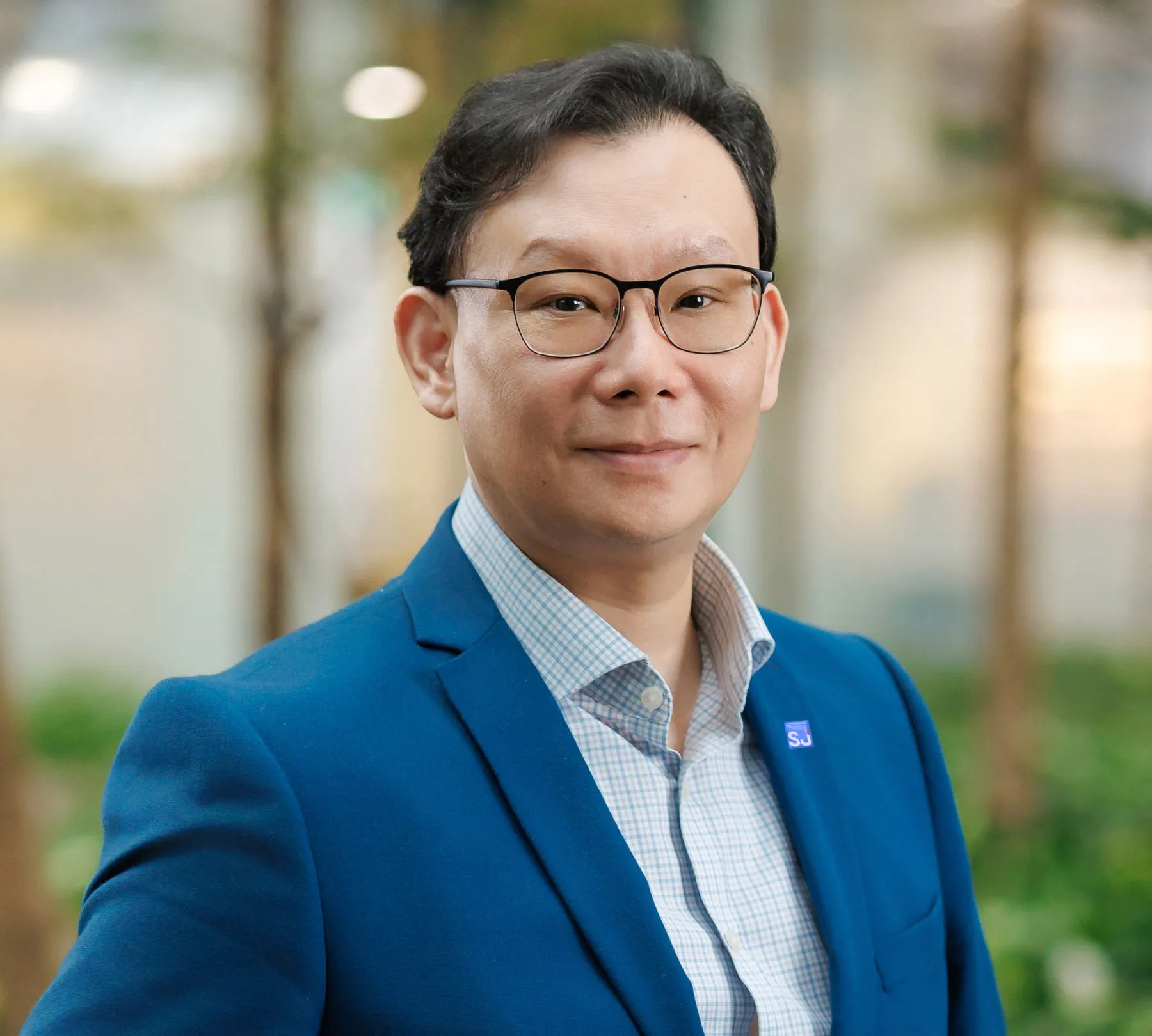 Dr. Andy Lee